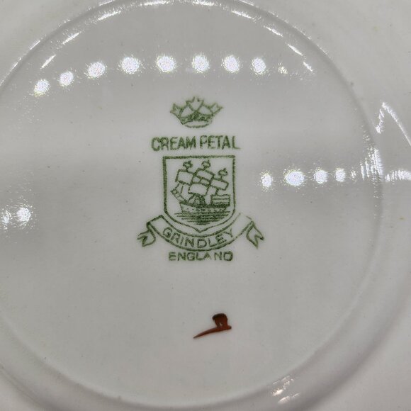 Vintage Cream Petal Tea Plates Set of 6 - Picture 6 of 6